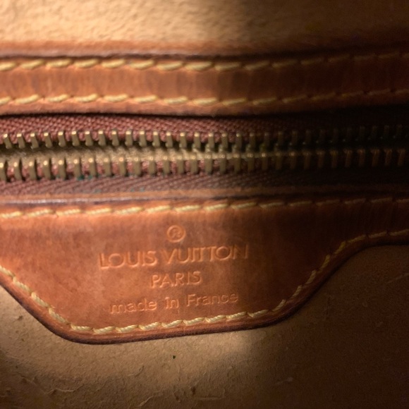 **RETIRED** Spacious LV shoulder purse. - Picture 7 of 8